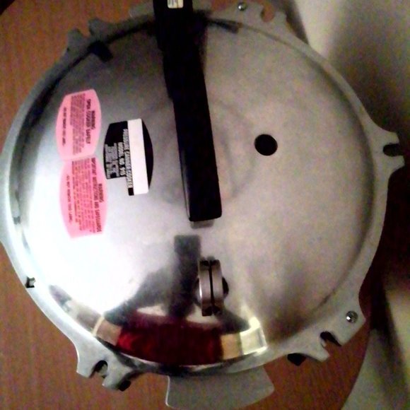 LIKE NEW!! All American 915 15.5 Qt. Pressure cooker - Picture 5 of 10